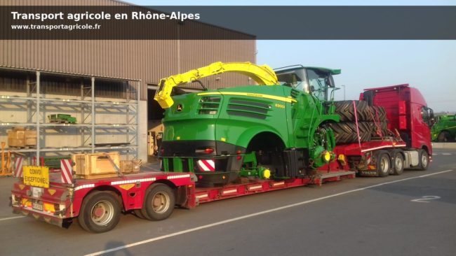 Transport d’un engin agricole en Rhône-Alpes – Convoi exceptionnel Transport d’un engin agricole John Deere sur remorque en Rhône-Alpes